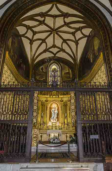 Álava - Vitoria-Gasteiz 24 - parroquia de San Miguel - capilla de la virgen Blanca.jpg